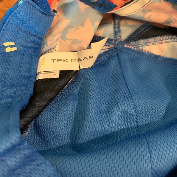 Tek gear hat with light reflection technology - Picture 3 of 3